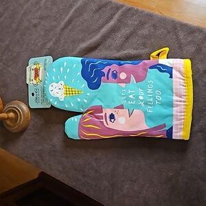 Blue Q Eat Your Feelings Oven Mitt NWT